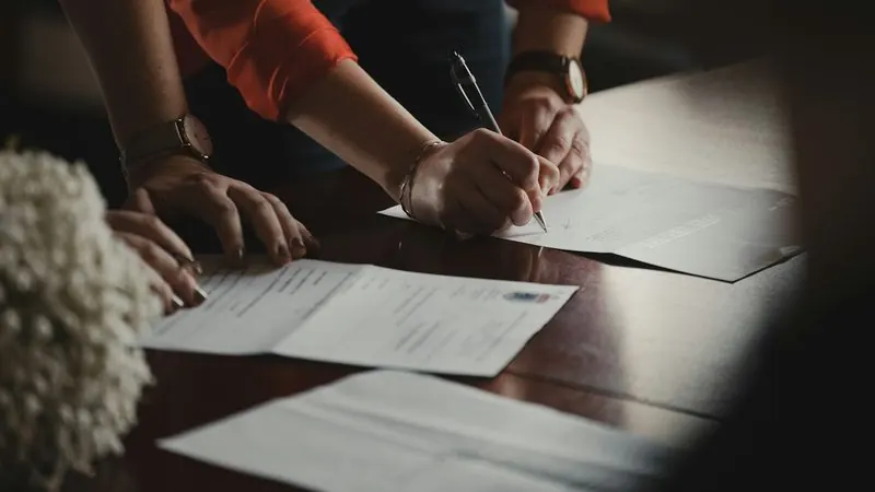Éditeur de contrats électroniques affichant un contrat avec un bouton de signature