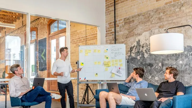 Tableau de bord analytique affichant des KPIs de performance digitale